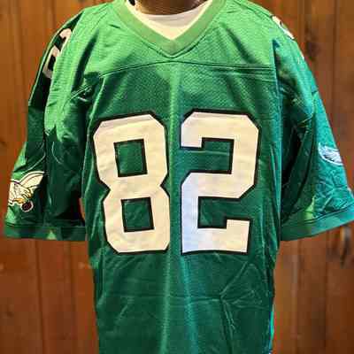 Mike Quick signed 1985 Eagles #82 jersey (authentic reproduction) (#2 of 2)