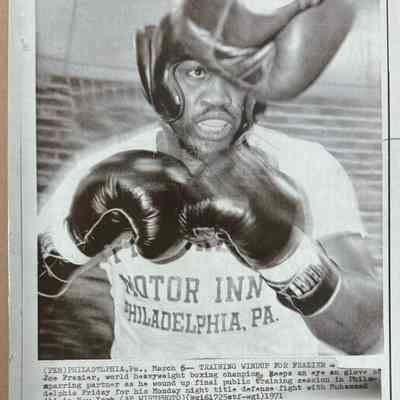 1971 Joe Frazier press photo
