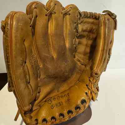 1950s Bobby Shantz model glove