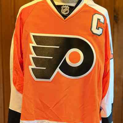 Mike Richards signed Flyers #18 jersey