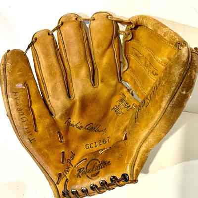 Richie Ashburn model Revelation baseball glove