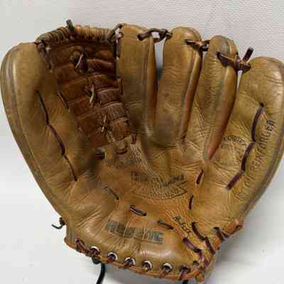 Curt Simmons model Regent glove