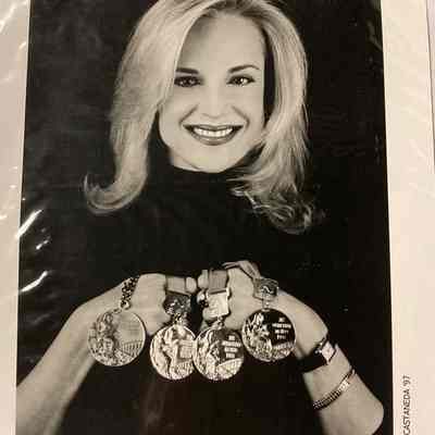 Ellie Daniel photo with Olympic medals