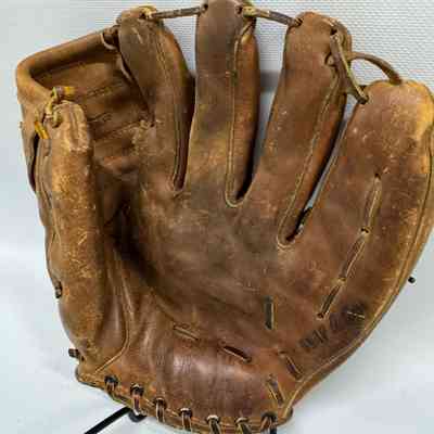 Wilson Jackie Brandt model glove