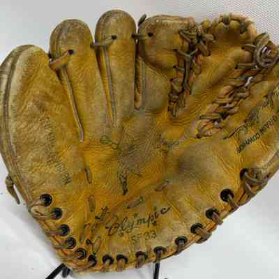 Richie Asburn model youth glove