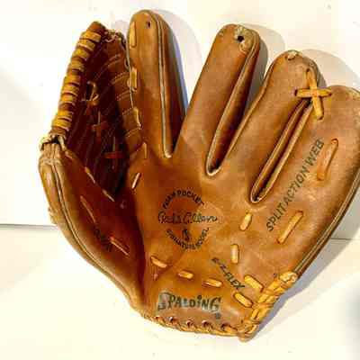 Richie Allen model baseball glove