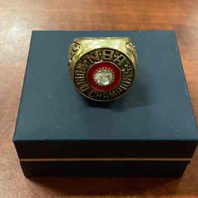 1983 76ers Championship Ring-Moses Malone (repro)