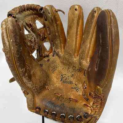 Pete Rose model MacGregor glove a