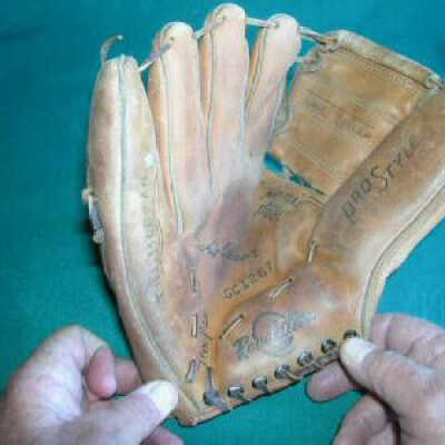Rich Ashburn glove