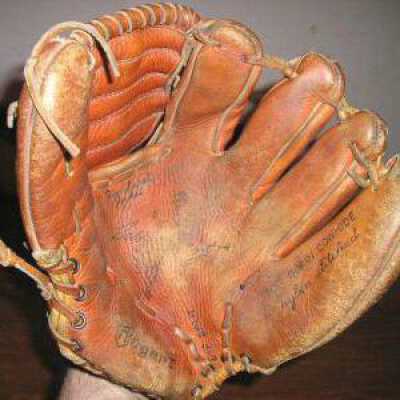 Bobby Shantz model glove