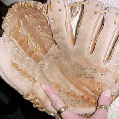 Curt Simmons model glove