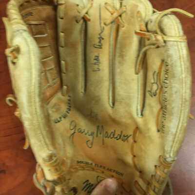 Garry Maddox model glove
