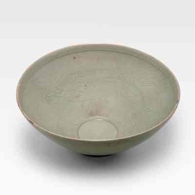 Bowl with Parrots Design