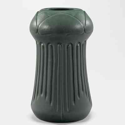 Vase with Dark Green Glaze Depicting Spade-shape Leaf Design