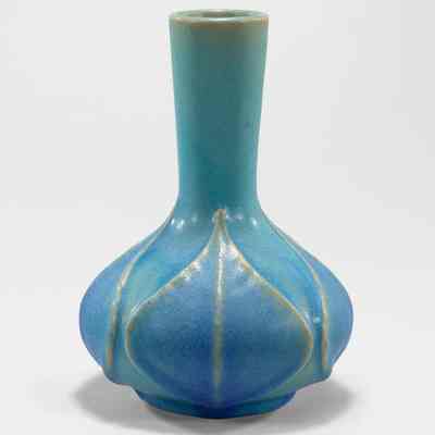 Bulbous Vase with Spade-Shape Leaf Design