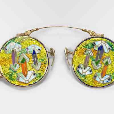 Weight Study: Pince-Nez Brooch