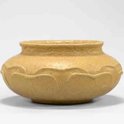 Squat Vase with Matte Yellow Glaze Decorated with Overlapping Leaves