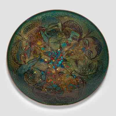 Faces Plate