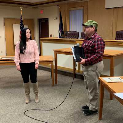 Totem Lodge Historians: JPG photo.  SLHS members and Trustees Rebecca Hoffay Klimek and David Neubauer discussing the Totem Lodge related artifacts and publications that they presented during an April of 2022, "Show and Tell," program presentation.