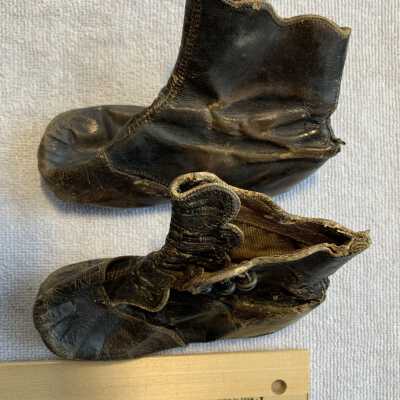 Baby Booties Clothing Example: JPG photo displaying an example of the 59 pages of photos in the larger clothing PDF file.  The booties were likely worn by Samuel Rush.