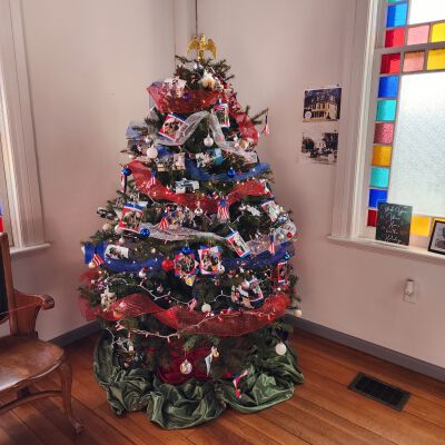 SLHS Military Home for the Holidays Display at SLCA