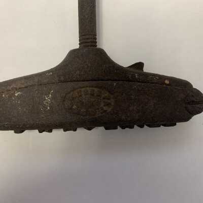 J. K. Averill Branding Iron - Top View: The patented design appears to allow for varying the letters it holds.