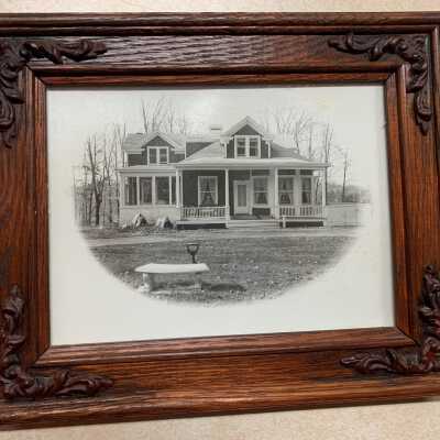 Photo of the Schumann House Exterior: JPG photo.