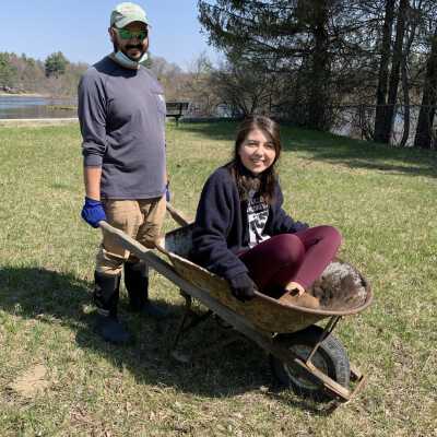 Jennie Perry and Jesse Keltz during the Spring 2021 TOSL Clean-up Day