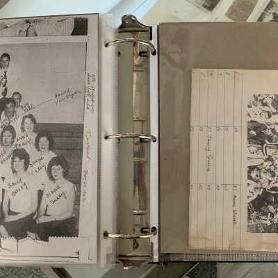 SLSB1 - Pages 39 and 40: Time Record annotated class photo page 2