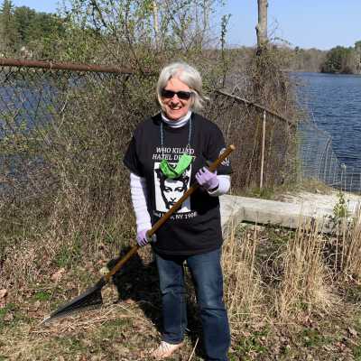 Jane Minnotti during the Spring 2021 TOSL Clean-up Day
