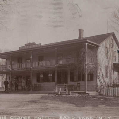 Chris Crapes Hotel, Sand Lake, NY: Chris Crapes Hotel, Sand Lake (Averill Park), NY