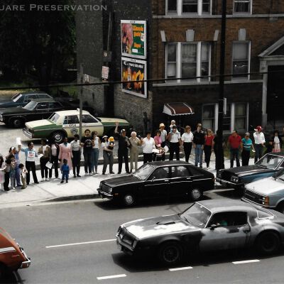 Hands Across America on Fullerton Ave