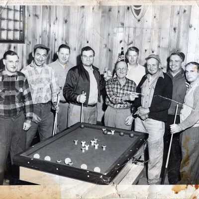 Bob Inn bumper pool players