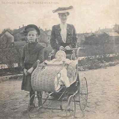 Nellie and Minnie Wilson on Berlin Street