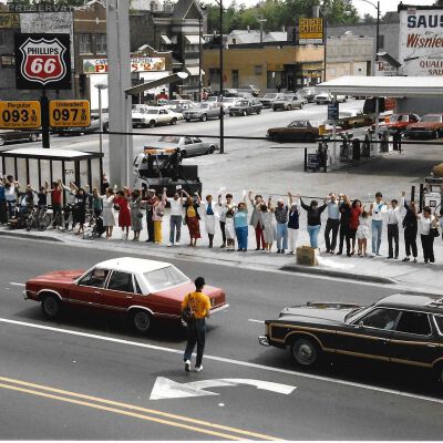 Hands Across America on Fullerton Ave