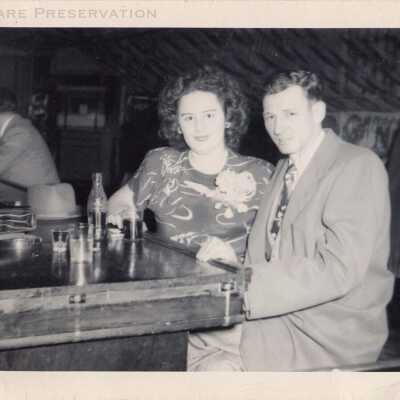 Bob Inn - Christmas Couple