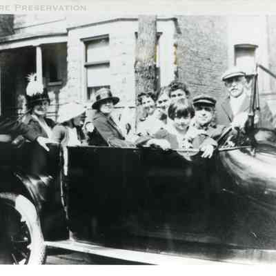 Fabbri family at 2525 N. Mozart circa 1918