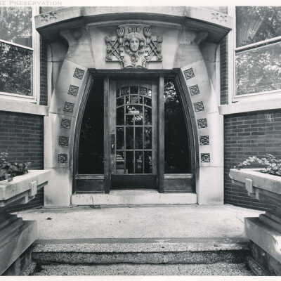 2934 W. Logan Blvd Entryway