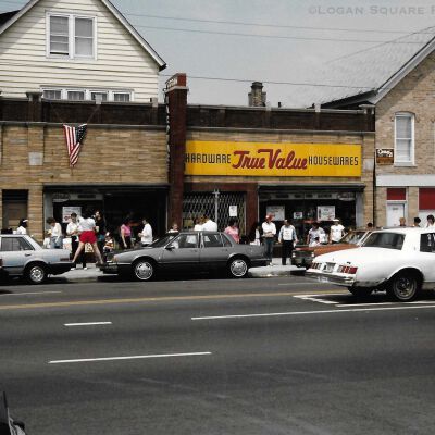 Hands Across America on Fullerton Ave