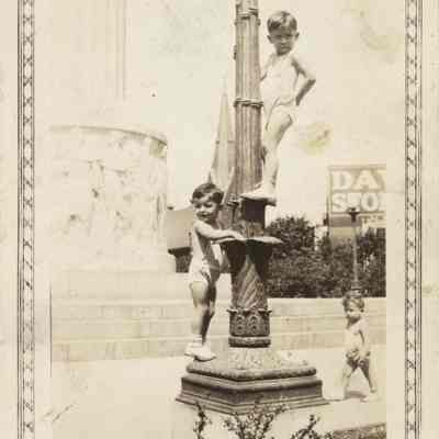 Climbing lamp post at Monument