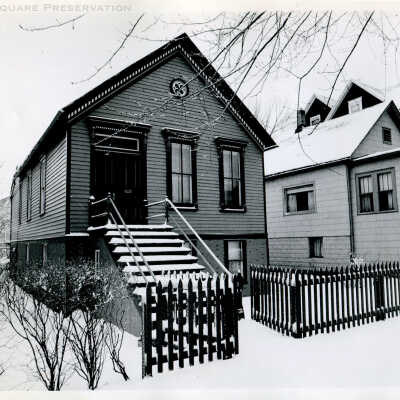 Victorian cottage for rent at 2417 West Medill