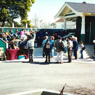 Unspecified Elementary School Field Trip 2001; 4" x 6" color photograph