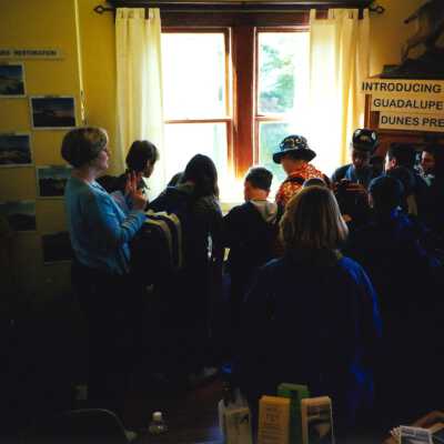 Unspecified Elementary School Field Trip 2001; 4" x 6" color photograph