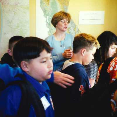 Unspecified Elementary School Field Trip 2001; 4" x 6" color photograph