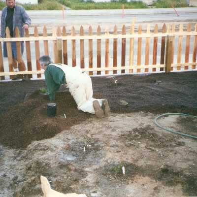 Dunes Discovery Center garden Al Naydol and Jeff White landscaping front yard 4/01.