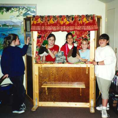 Unspecified Elementary School Field Trip 2001; 4" x 6" color photograph