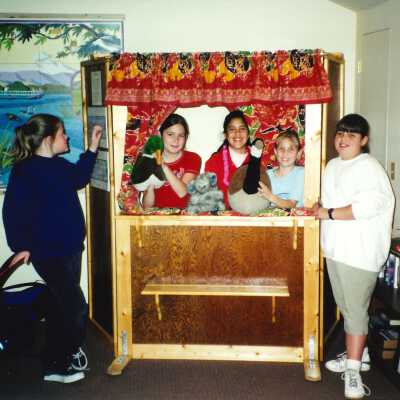 Unspecified Elementary School Field Trip 2001; 4" x 6" color photograph