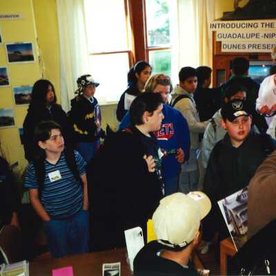 Unspecified Elementary School Field Trip 2001; 4" x 6" color photograph