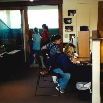 Unspecified Elementary School Field Trip 2001; 4" x 6" color photograph