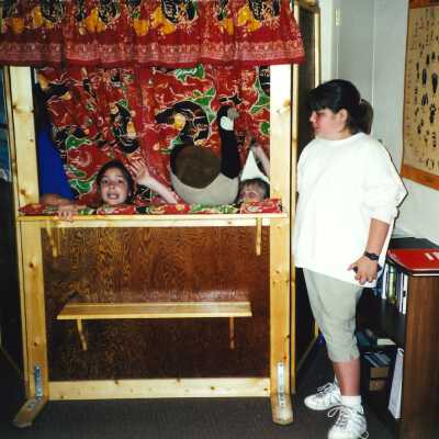 Unspecified Elementary School Field Trip 2001; 4" x 6" color photograph
